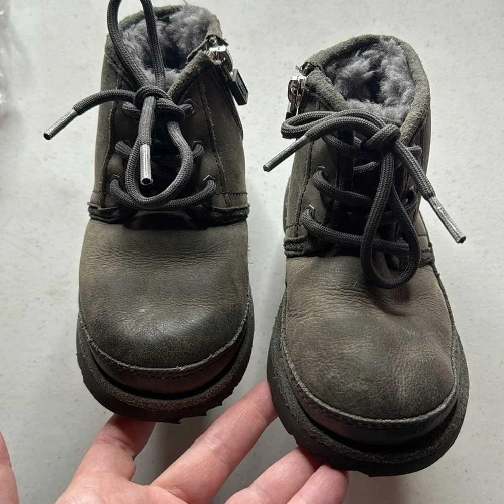 Ugg Neumel II Unisex Youth Charcoal Gray Lace Up Boots Waterproof Size 10 USED
